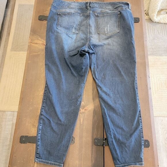 TORRID 24R High Rise Distressed Ankle Jegging - Picture 2 of 7